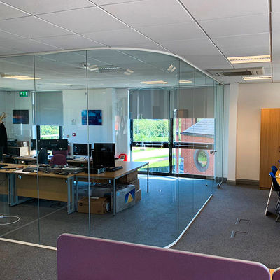 Modern Tasarım Kalın Çerçeve Cam Tempered Camla Ofis Duvarları