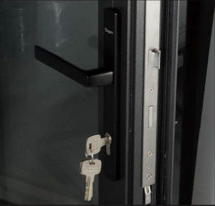 Modern İç Yapı Patio Cam Su geçirmez Kaydırma ve Katlama Alüminyum Çift Katlı Kapı Sistemi Restoran Ev Kullanımı İçin