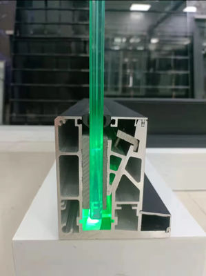 Lamel U Kanal Cam Balustrası Laminasyonlu Camla Üstte Taşlanmış Montaj