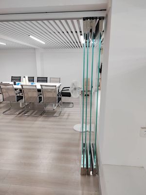 Kalın Çerçeve Katlanabilir Cam Kapılar İç Çamur Dayanıklı Kolay Temizlik