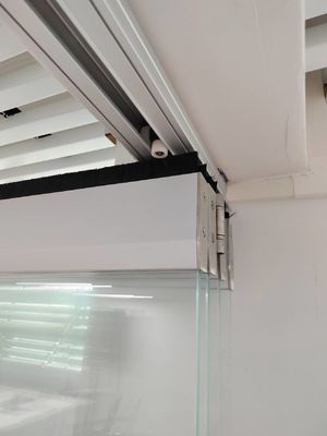 Fluorocarbon püskürtme alüminyum sıvı kırma ile kaydırılabilir katlanır kapılar