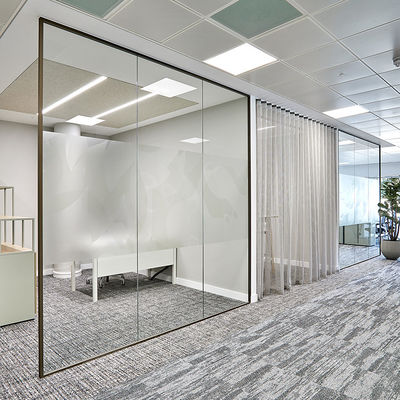 İnce çerçeveli sökülebilir cam bölmeler Açık ve ısıtılmış cam