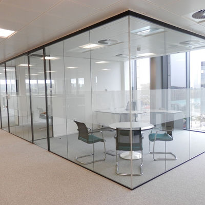 Modern Tasarım Güvenlik Çerçevesiz Cam Ofis Duvarları Ses geçirmez Laminli Cam