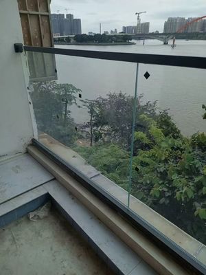 Çerçevesiz Alüminyum U Kanal Cam Çit Dörtgen U Kanal Balustrası