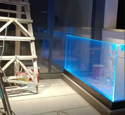U Kanalı Alüminyum Cam Balustrası LED Işığıyla Dış Balkonda