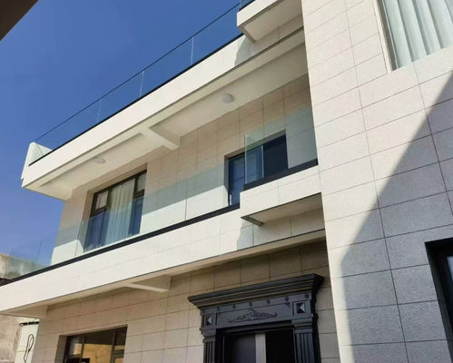 Güvenli ve Modern Dış Çitler için Özelleştirilebilir Çerçevesiz Cam Çit sistemi