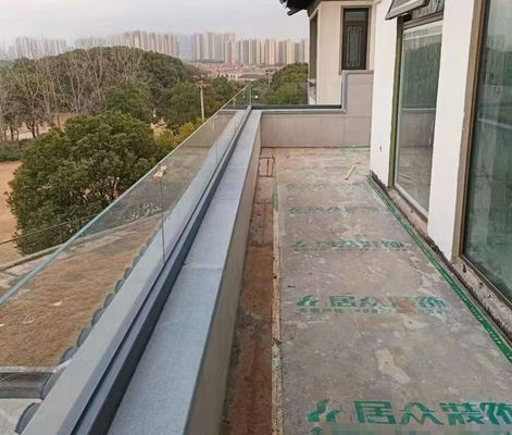 Güvenli ve Modern Dış Çitler için Özelleştirilebilir Çerçevesiz Cam Çit sistemi