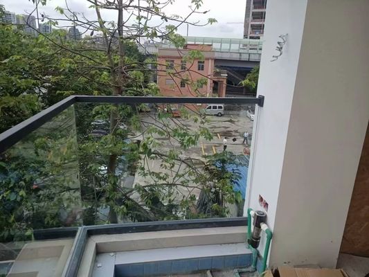 Modern Tasarım Tempered Camlı Açık U Kanalı Cam Balustrası