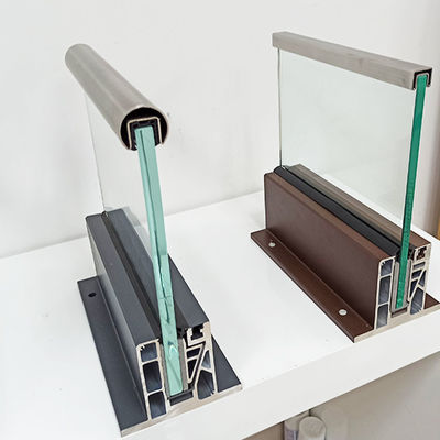 Açık Güvenlik Alüminyum U Kanal Cam Çitleri Toz Kaplı Alüminyum Cam Balustrası