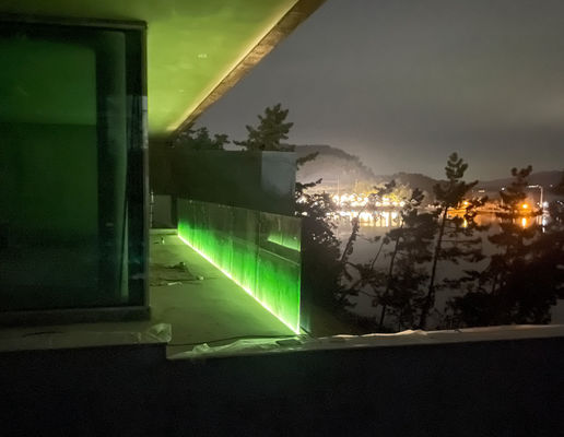 12 mm Merdiven Çerçevesiz Cam Balkon Çit U Kanalı LED Işıkla