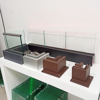 Özelleştirilebilir 12 mm Alüminyum U Kanal Cam Çit 304 SS Çitsiz Cam Balustrası