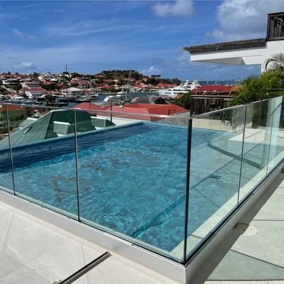 Modern Tasarımlı Cam Çit Balkon Çit U Kanalı Cam Çit İçeride Dışarıda