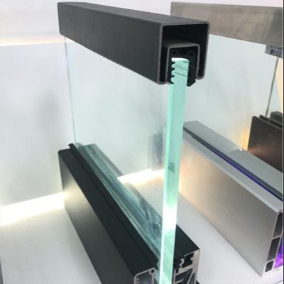 Güvenlik ve estetik çekiciliği için alüminyum kolu ile sabit 800-1200mm kalın cam U kanal sistemi