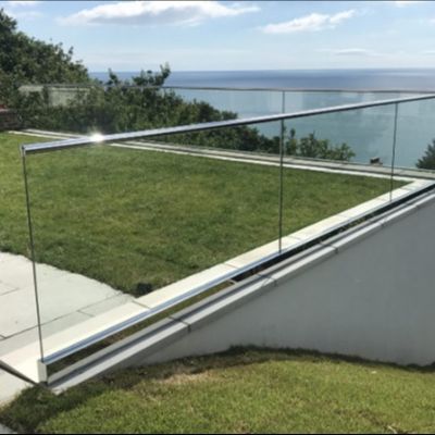 Sabit Tempered Glass Balkon Balustrade Alüminyum Handrail ile Cam U Kanal Sistemi