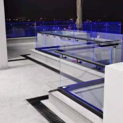 Modern Cam Çatı Çit Çapraz Tempered Glass U Kanal Çerçevesiz 12-20mm Balkon Balustrası
