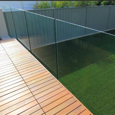 Açık Görünüm Çerçevesiz Cam Çit Balkon Balustrası Cam U Kanalı LED Işıklarla