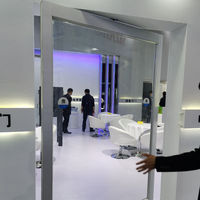 Alüminyum Alaşım Çerçeve Lüks Tasarım Laminated Tempered Glass Pivot Ön Kapı Tek ve Çift Cam Tipi için Özel Boyutlarda