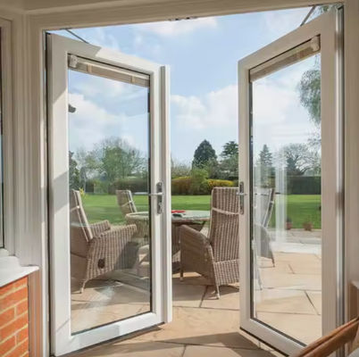 Dayanıklı Tasarım Otel Koridorları için Rüzgar geçirmez Metal Salıncak Kapı Tozla Kapalı Yüzey Dönüşümü ve Böcek Ekranı dahil