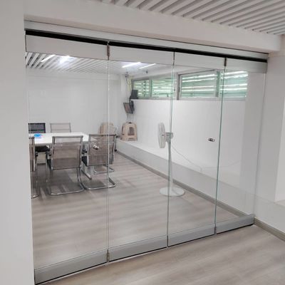 Slimline Alüminyum Çift Katlı Kapılar İç Balkon Katlanabilir Kaydırılabilir Tasarım Çift Katlı Alüminyum Cam Kapı