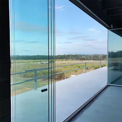 2.0mm Profil Kalınlığı Alüminyum Çerçevesiz Katlanabilir Çerçeve Rengi İç Bölmeler için Cam Kapı