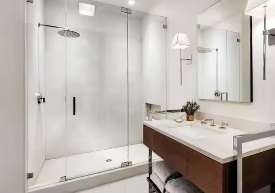 Altın Çerçeveli Modern Duşakabin, Özelleştirilebilir Donanım Aksesuarları ve Banyo Kolu Temperli Cam Kapı