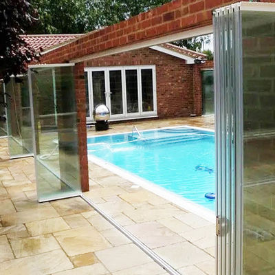 6063-T5 profilli malzeme ve 12mm kalın camlı özelleştirilebilir alüminyum katlanabilir kapı