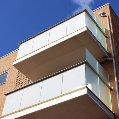 Beş Yıl Garantili ve Temperli Lamine Camlı Özelleştirilebilir U Kanal Cam Korkuluk