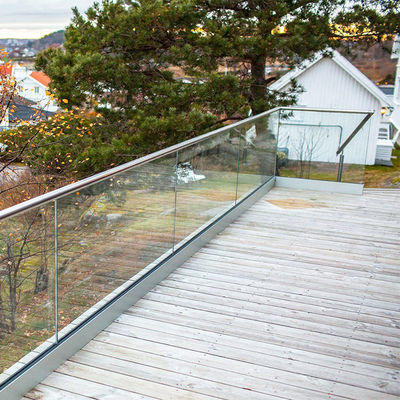 Kompozit Zemin Kaplaması için 12mm Kalınlığında LED'li U Kanal Cam Korkuluk, Çerçevesiz Cam Küpeşte