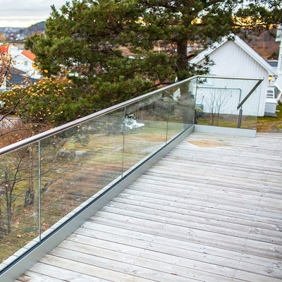 Alüminyum U Kanal Cam Çit Çerçevesiz 12 mm Tempered Glass Dış Kompozit Decking Balustrad Kits