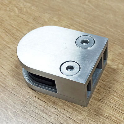 Çerçevesiz Temperli Cam Panel Merdiven Korkuluğu Ayarlanabilir Tasarım Kavisli Tutma Kelepçesi 304 316 Bağlantı