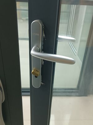 Yumuşak Çalışma Alüminyum Katlanabilir Kapı Ağır Görevli Alüminyum Akordeon Kapısı