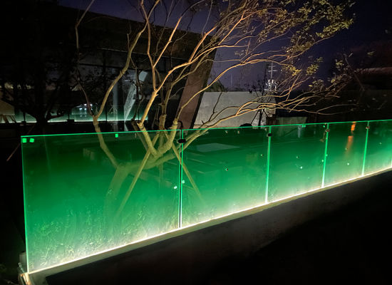 12 mm Merdiven Çerçevesiz Cam Balkon Çit U Kanalı LED Işıkla