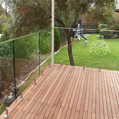 Alüminyum U Kanal Cam Çit Çerçevesiz 12 mm Tempered Glass Dış Kompozit Decking Balustrad Kits